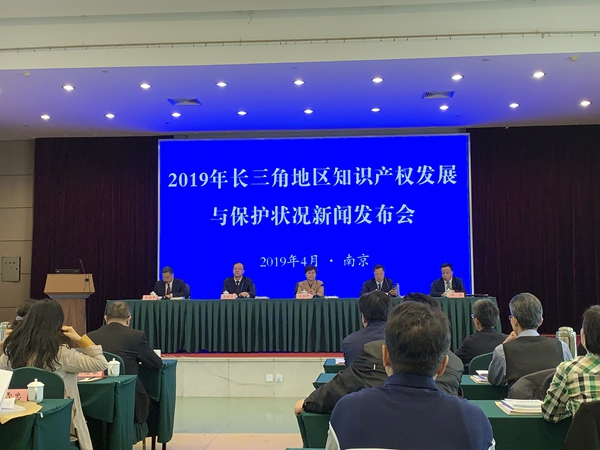 知識(shí)產(chǎn)權(quán)服務(wù)是什么_想象力比知識(shí)更重要 因?yàn)橹R(shí)是有限的